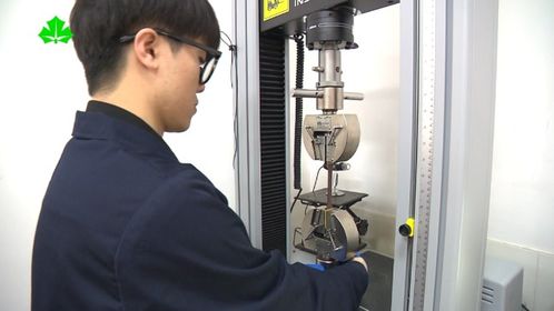 劳动者之歌 人工智能驱动的高分子与电子专用材料研发新篇章